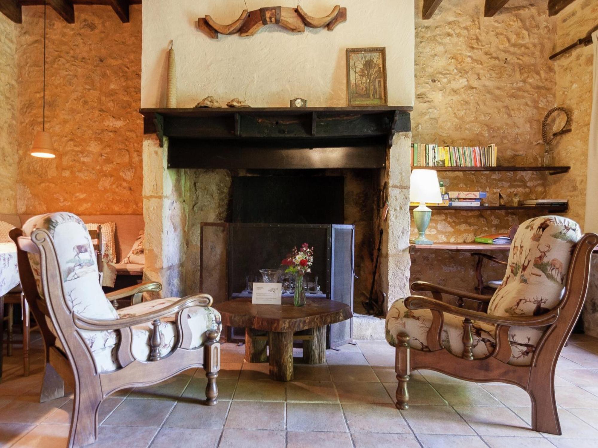 In Les Eyzies De Tayac Sireuil With Pool Holiday home