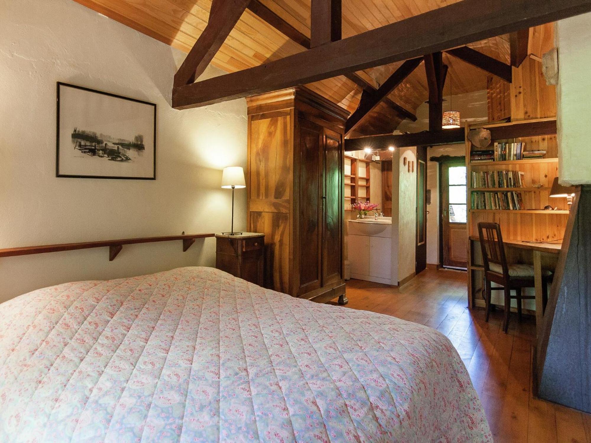 In Les Eyzies De Tayac Sireuil With Pool Holiday home *