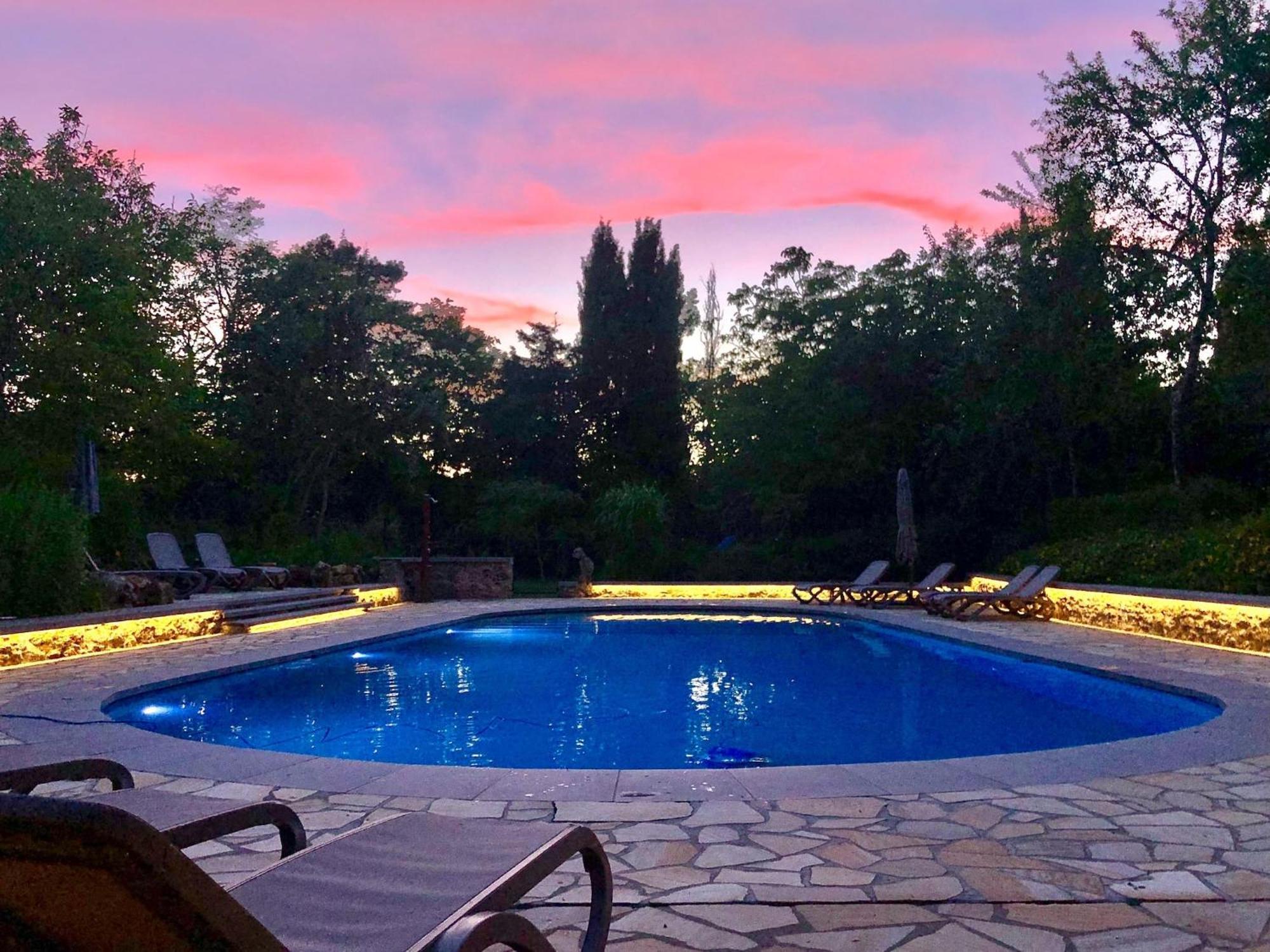 In Les Eyzies De Tayac Sireuil With Pool *